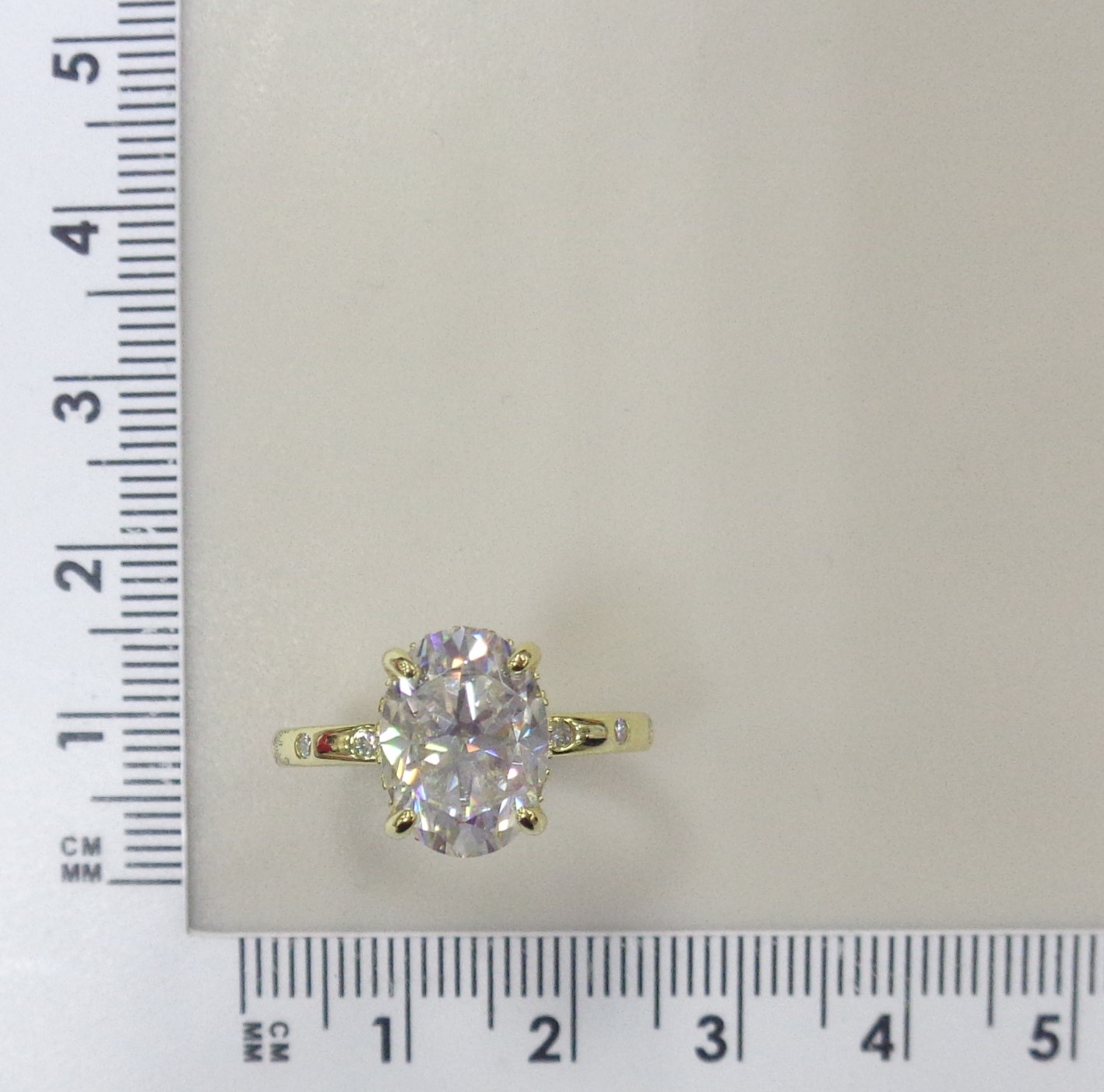 Серебряное кольцо с муассанитами